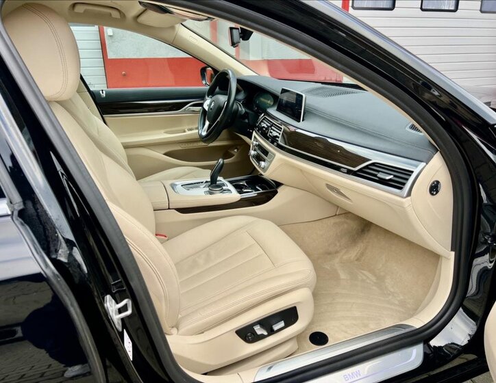 BMW Řada 7 Ostatní 3,0 l 210 kw