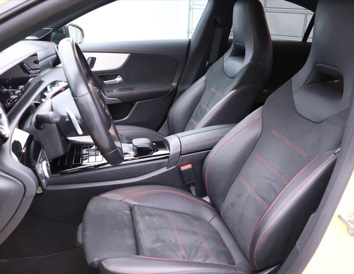 Mercedes-Benz CLA Sedan / Limuzína 2,0 l 140 kw