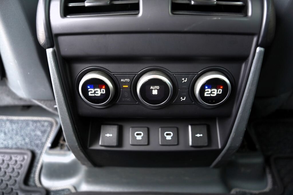 Land Rover Defender SUV 3,0 l 294 kw