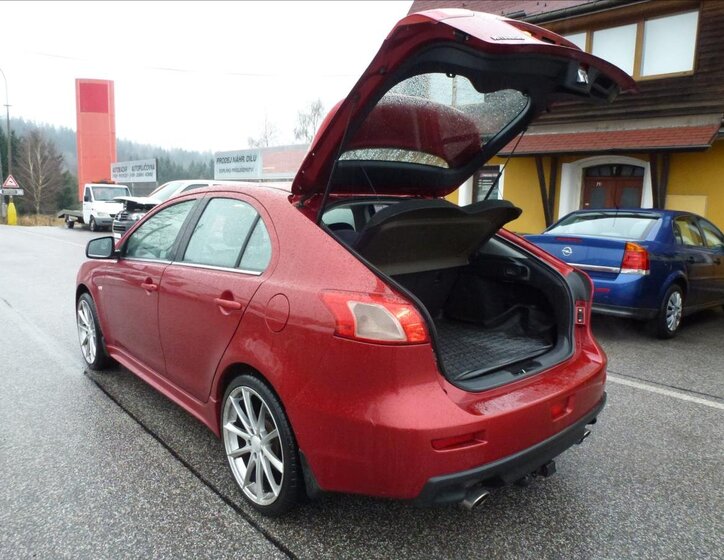 Mitsubishi Lancer Hatchback 2,0 l 217 kw