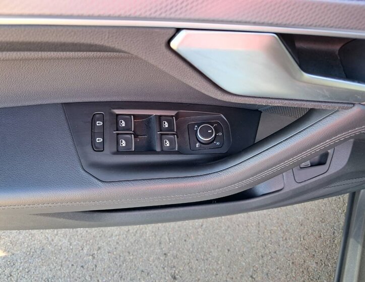 Volkswagen Touareg SUV / Terénní 3,0 l 210 kw