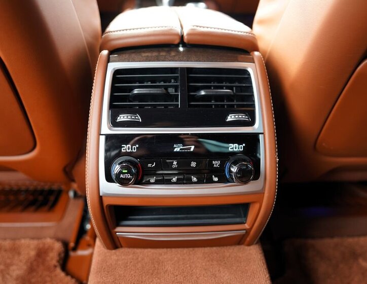 BMW Řada 7 Sedan / Limuzína 6,6 l 430 kw