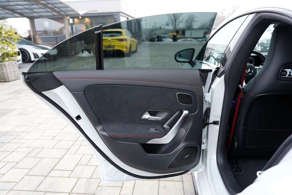 Mercedes-Benz CLA Sedan 2,0 l 340 kw