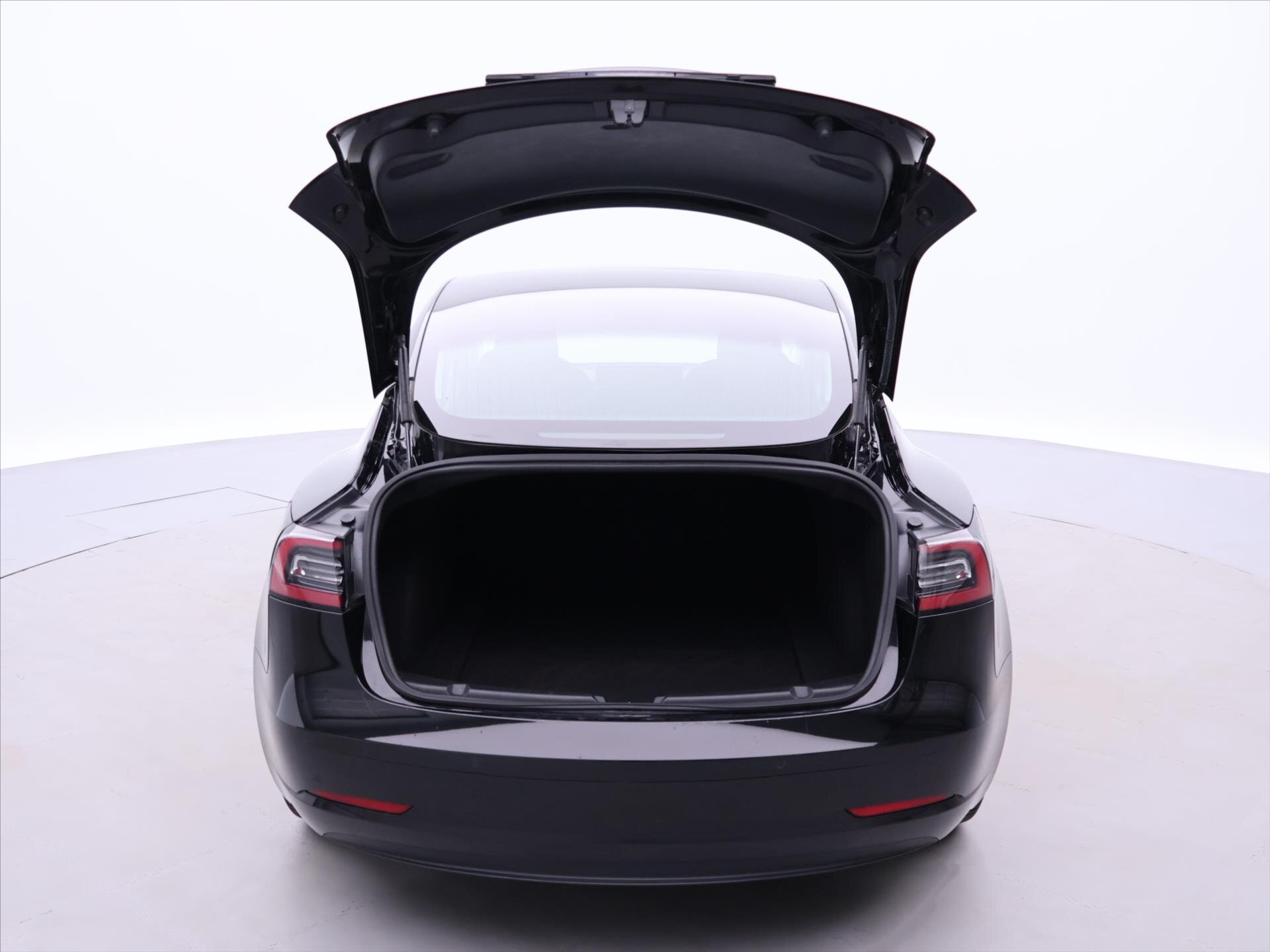 Tesla Model 3 Sedan 0,0 425 kw