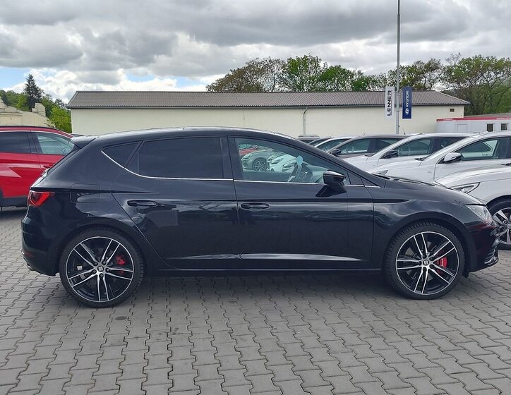 Seat Leon Hatchback 2,0 l 221 kw