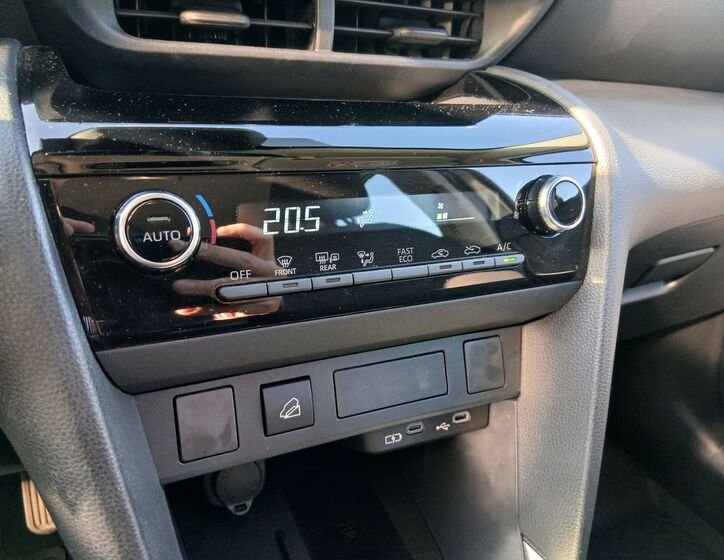 Toyota Yaris Cross 24