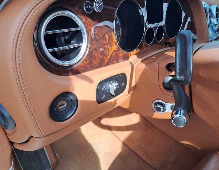 Bentley Continental Flying Spur Sedan / Limuzína 6,0 l 412 kw