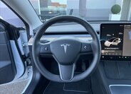 Tesla Model 3 Sedan / Limuzína 0,0 208 kw