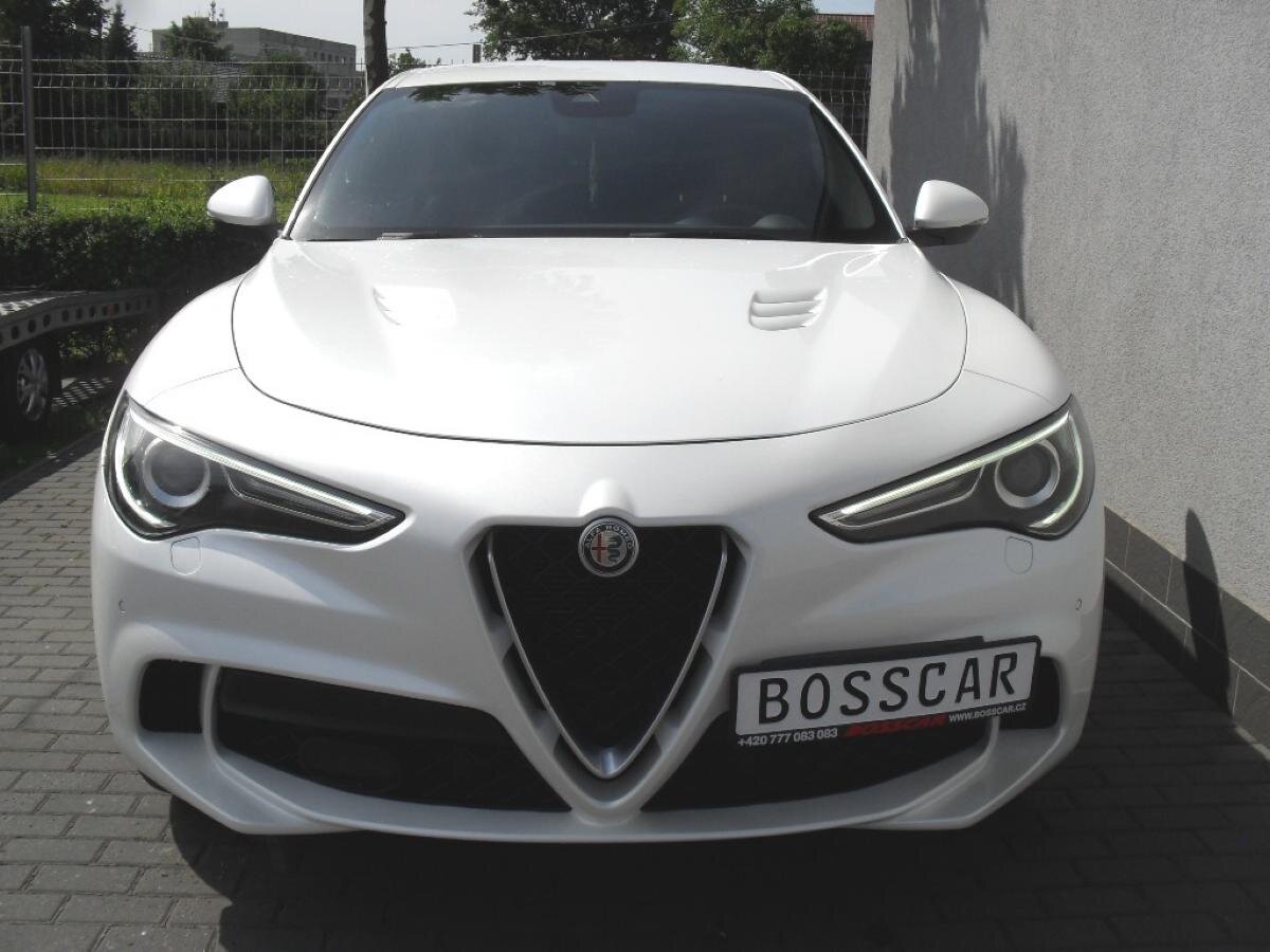 Alfa Romeo Stelvio SUV / Terénní 2,9 l 375 kw