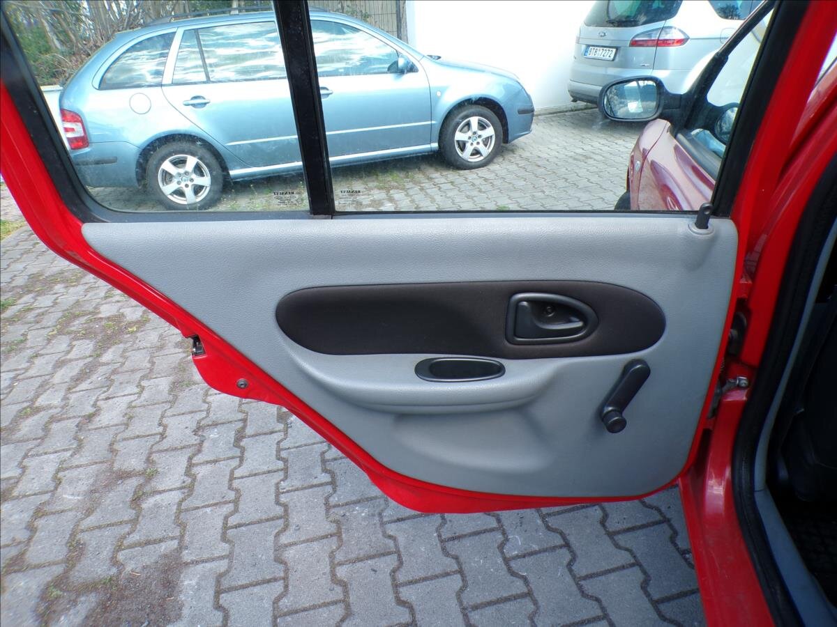 Renault Thalia Sedan / Limuzína 1,1 l 55 kw