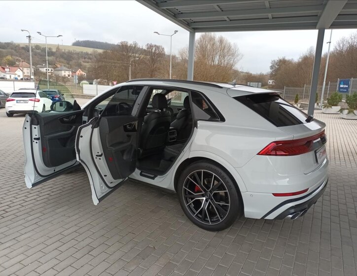 Audi SQ8 SUV / Terénní 4,0 l 320 kw