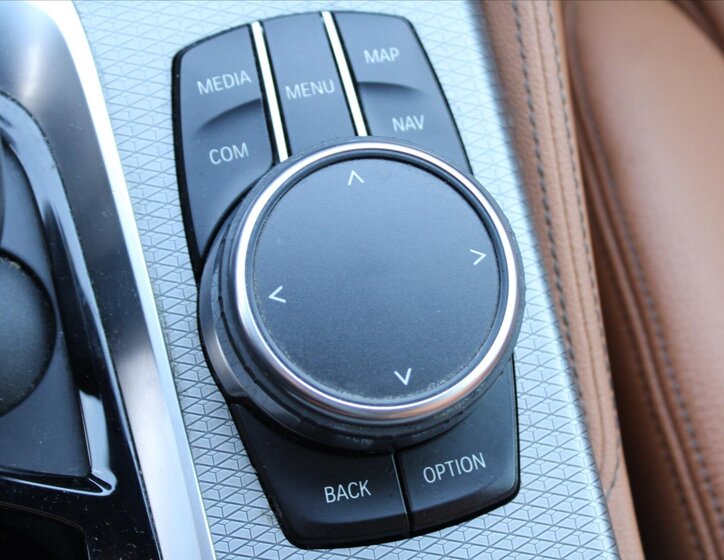 BMW Řada 5 Kombi 3,0 l 195 kw