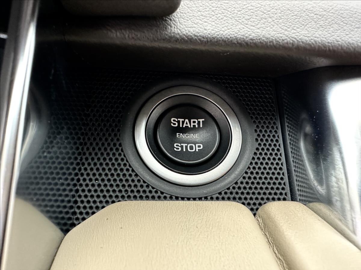 Land Rover Range Rover SUV 4,4 l 250 kw