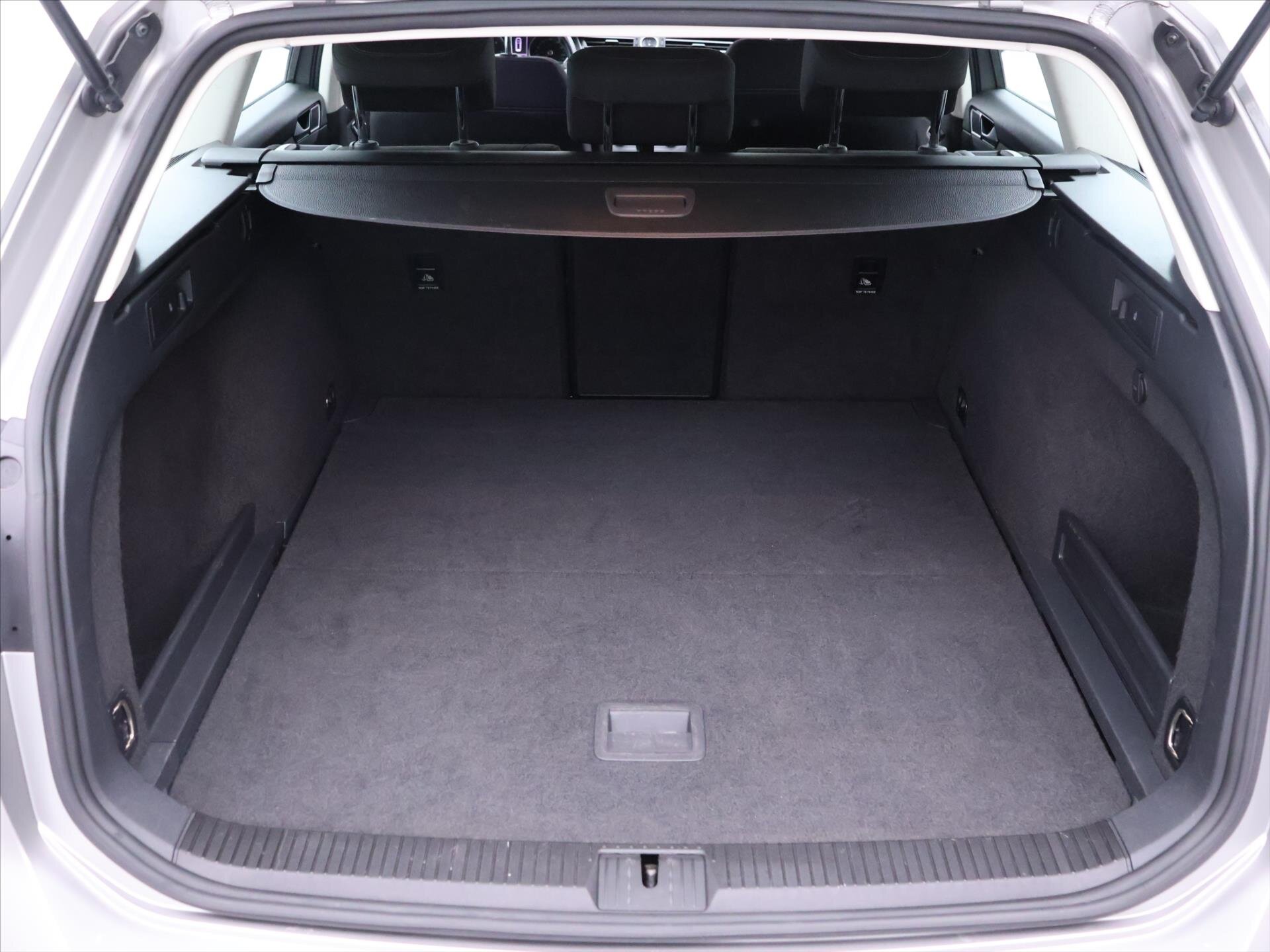 Volkswagen Passat Kombi 1,6 l 88 kw