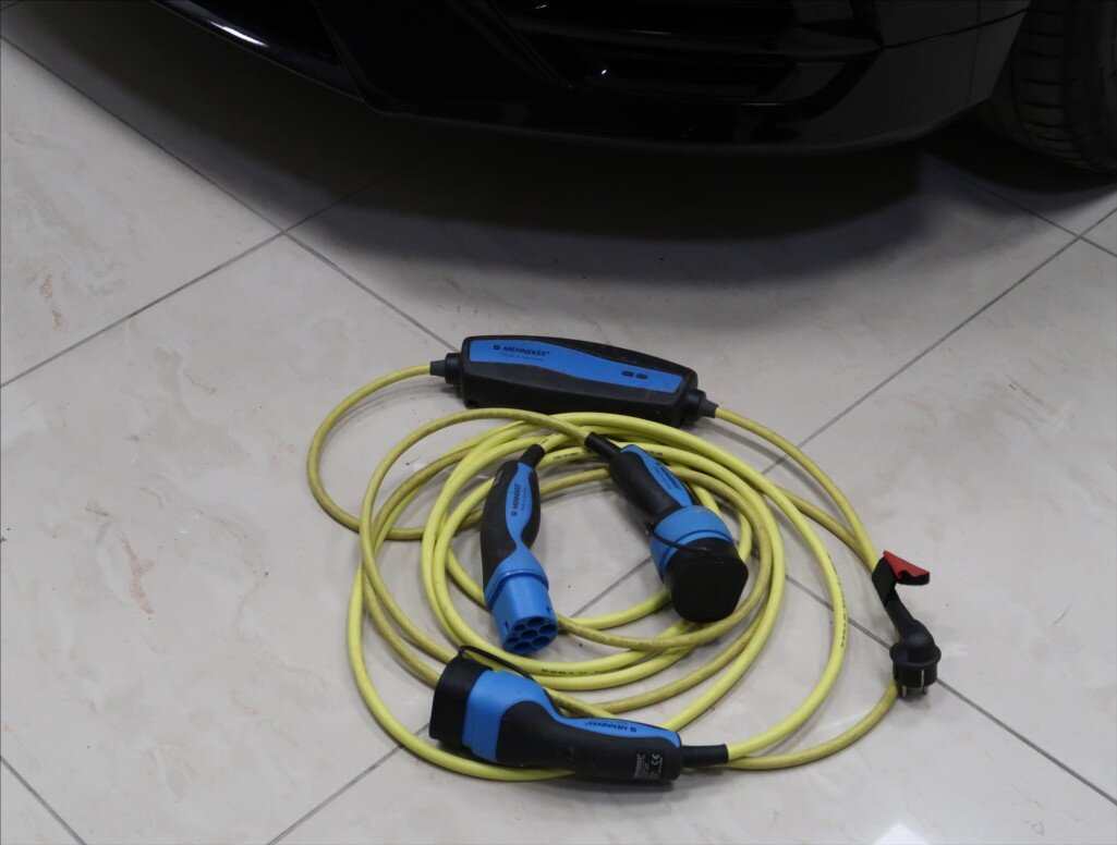 Volvo S90 Sedan / Limuzína 2,0 l 235 kw