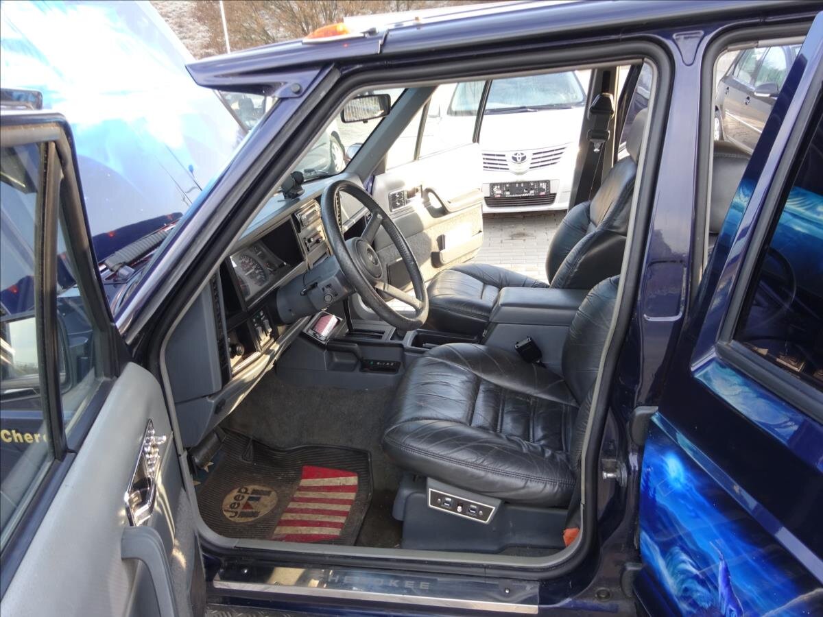 Jeep Cherokee SUV / Terénní 4,0 l 136 kw