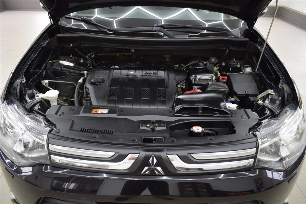 Mitsubishi Outlander SUV 2,3 l 110 kw