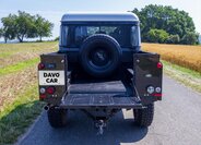 Land Rover Defender 9