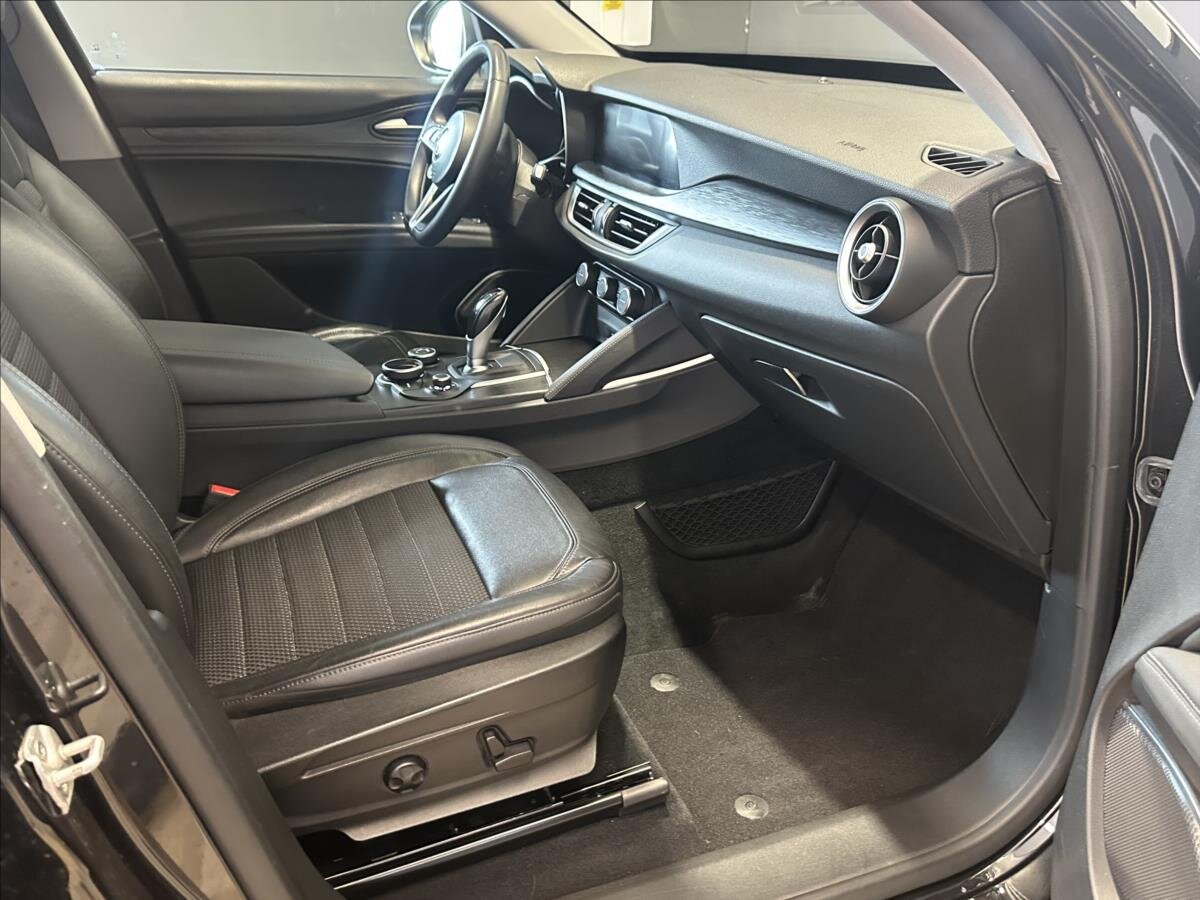 Alfa Romeo Stelvio SUV / Terénní 2,1 l 154 kw