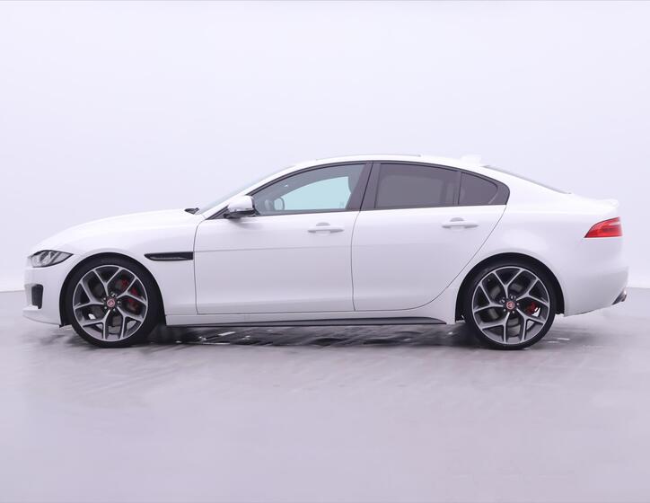 Jaguar XE 4