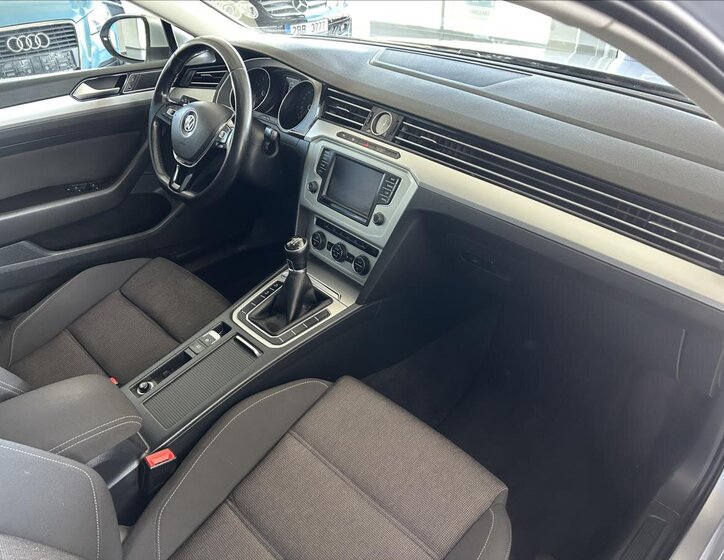 Volkswagen Passat Sedan / Limuzína 1,4 l 110 kw