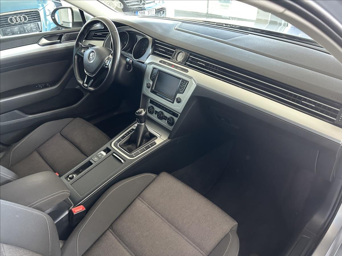 Volkswagen Passat Sedan / Limuzína 1,4 l 110 kw