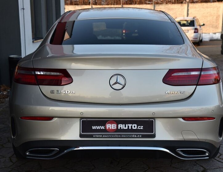 Mercedes-Benz Třídy E 9