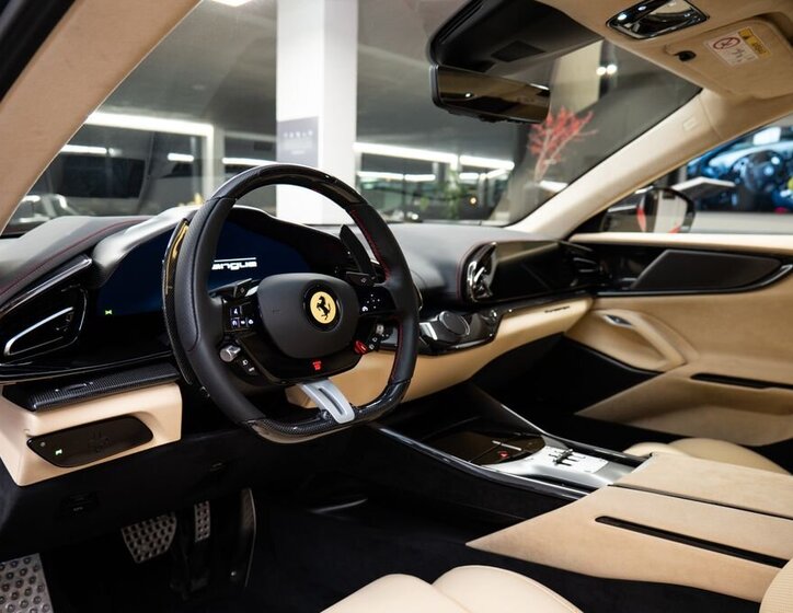 Ferrari Ostatní Hatchback 6,5 l 529 kw