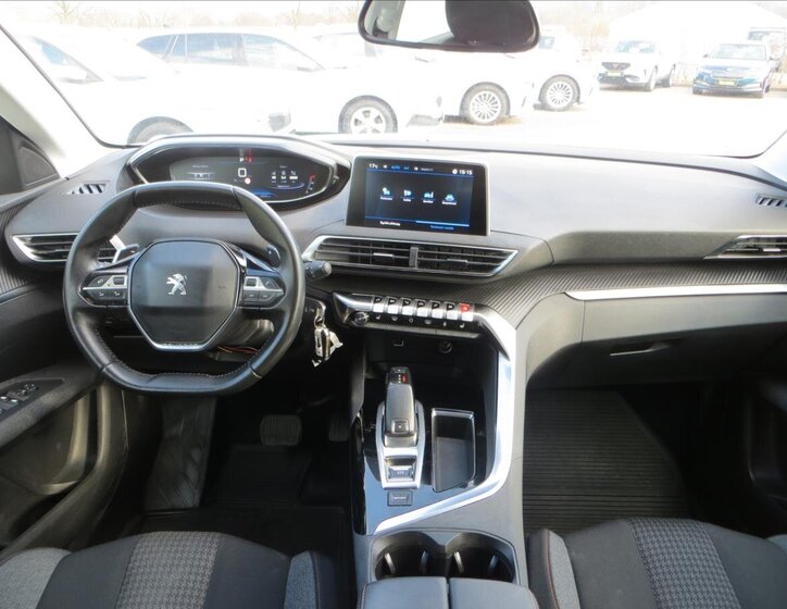 Peugeot 3008 SUV / Terénní 1,5 l 96 kw