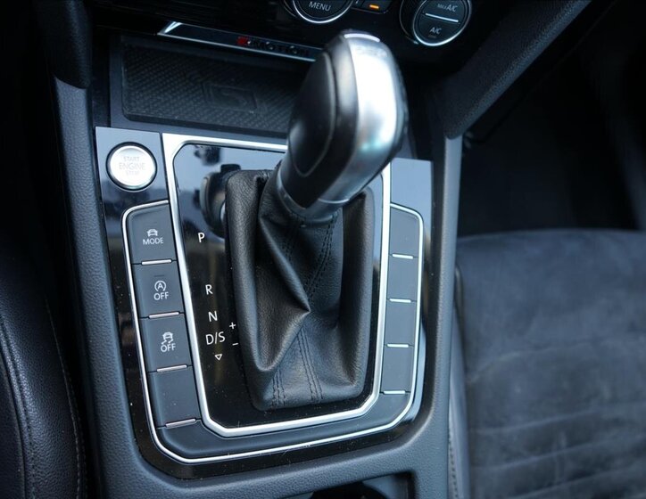 Volkswagen Passat Sedan / Limuzína 2,0 l 176 kw