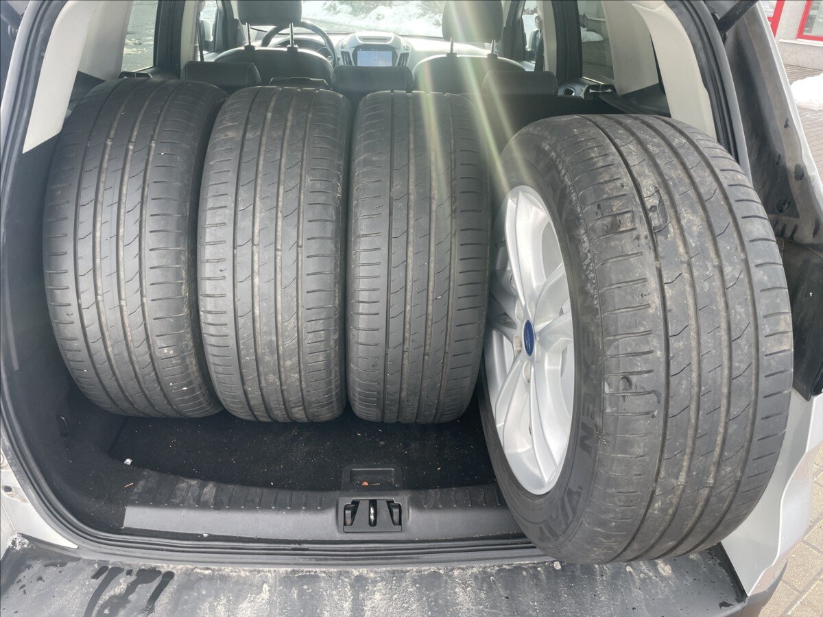 Ford Kuga SUV 1,5 l 110 kw