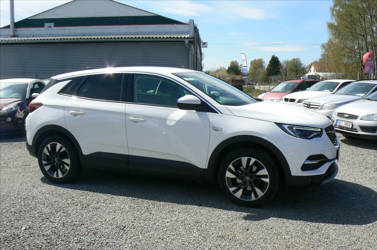 Opel Grandland X SUV / Terénní 1,2 l 96 kw