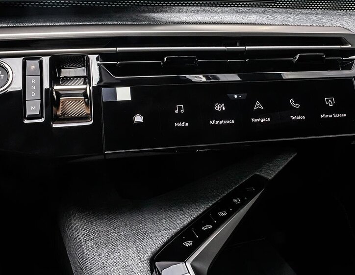 Peugeot 3008 SUV / Terénní 1,2 l 107 kw