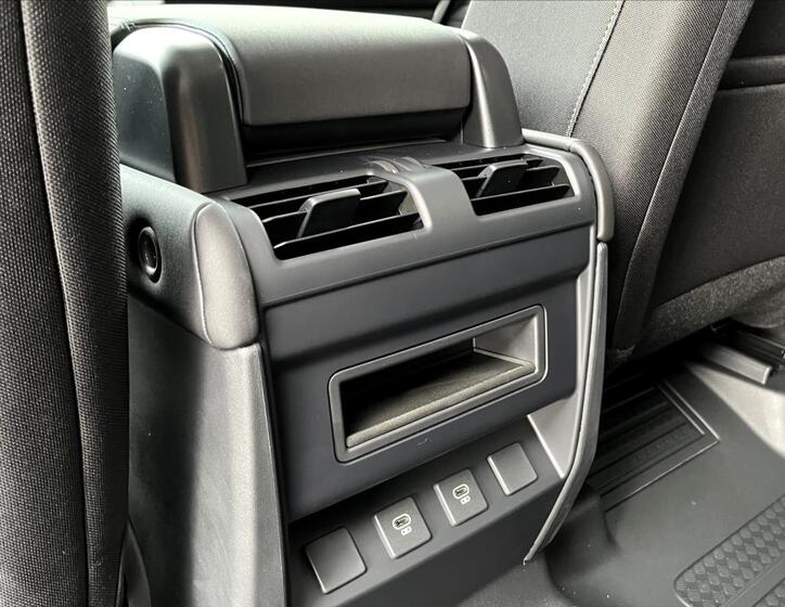 Land Rover Defender 30