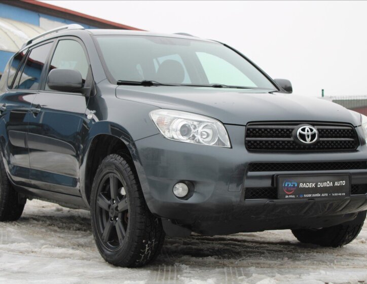Toyota RAV4 SUV 2,2 l 100 kw