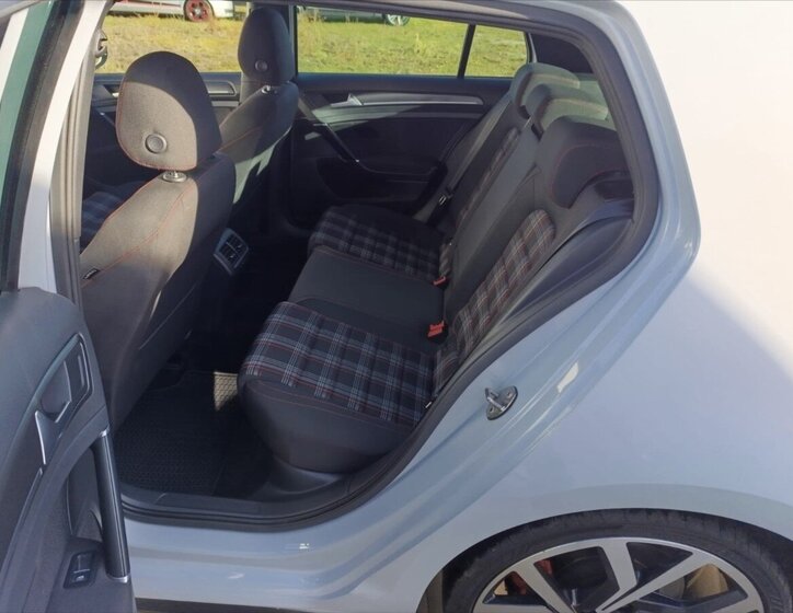 Volkswagen Golf Hatchback 2,0 l 180 kw