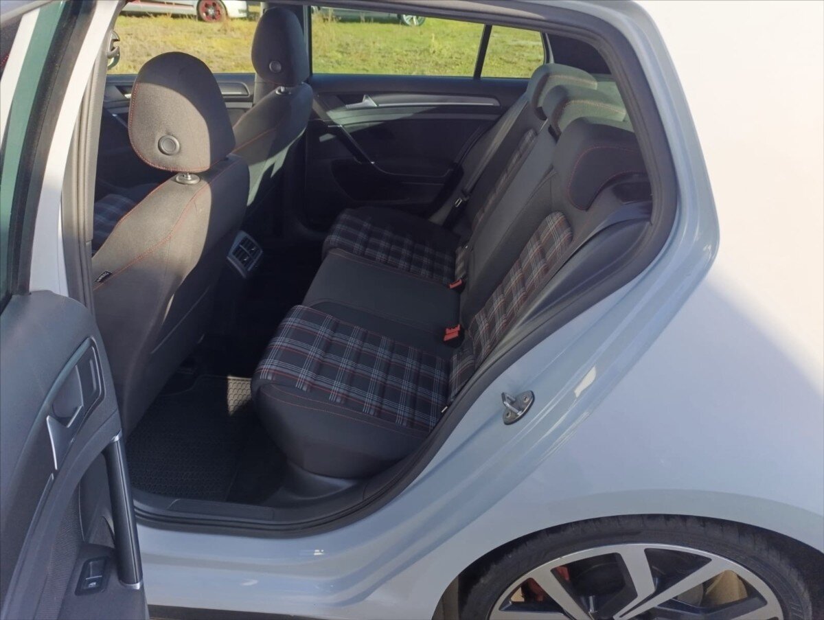 Volkswagen Golf Hatchback 2,0 l 180 kw