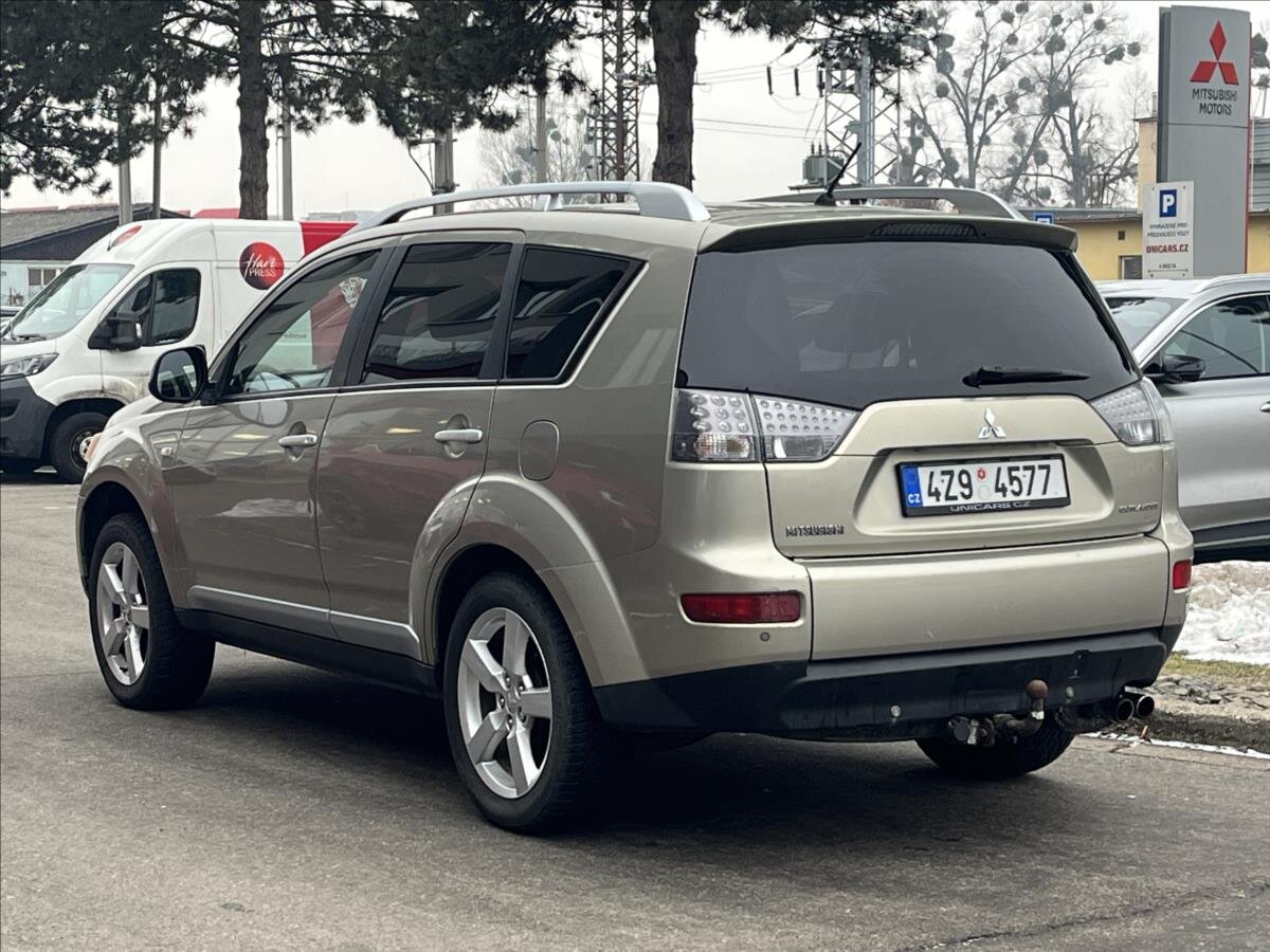 Mitsubishi Outlander SUV / Terénní 2,0 l 103 kw