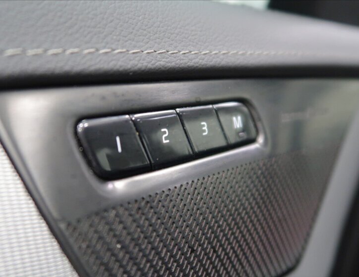 Volvo XC90 SUV / Terénní 2,0 l 173 kw