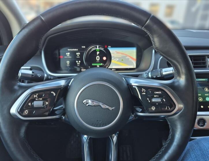 Jaguar I-Pace 8