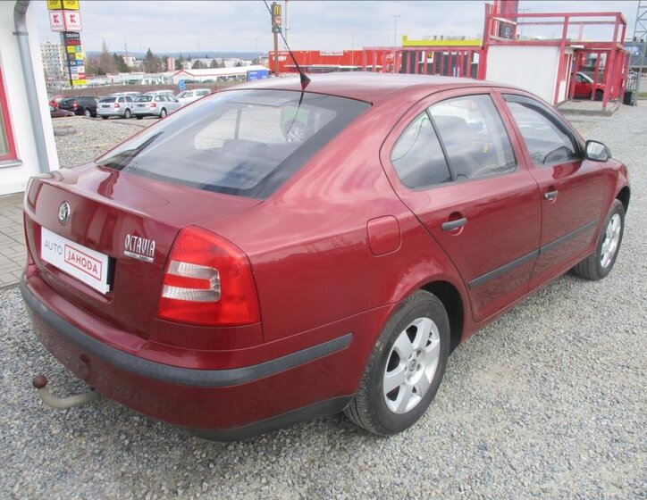 Škoda Octavia Sedan / Limuzína 1,6 l 75 kw