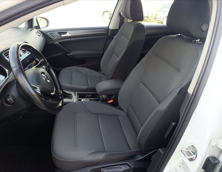 Volkswagen Golf Hatchback 1,5 l 96 kw