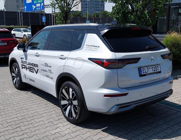 Mitsubishi Outlander 3