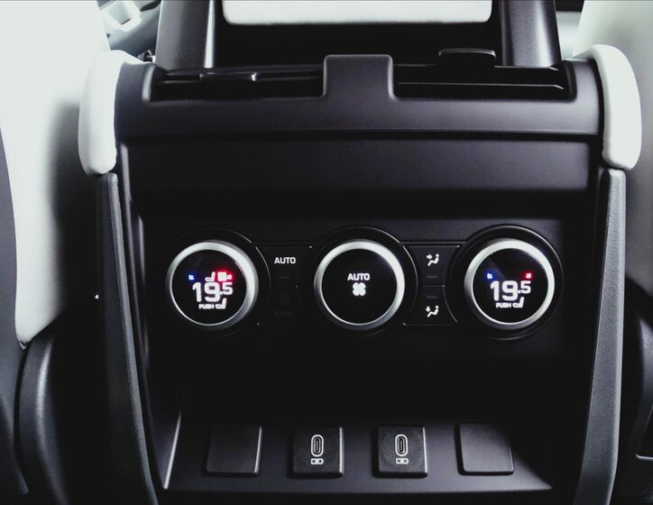 Land Rover Defender SUV 5,0 l 313 kw