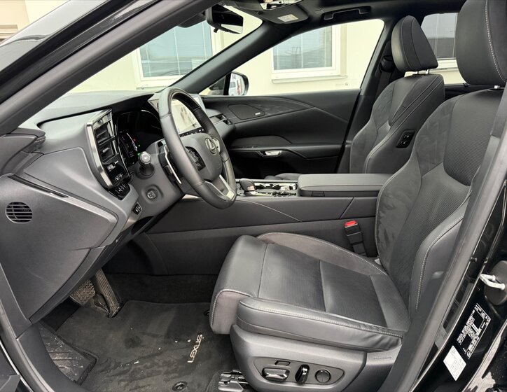 Lexus RX SUV 2,5 l 136 kw