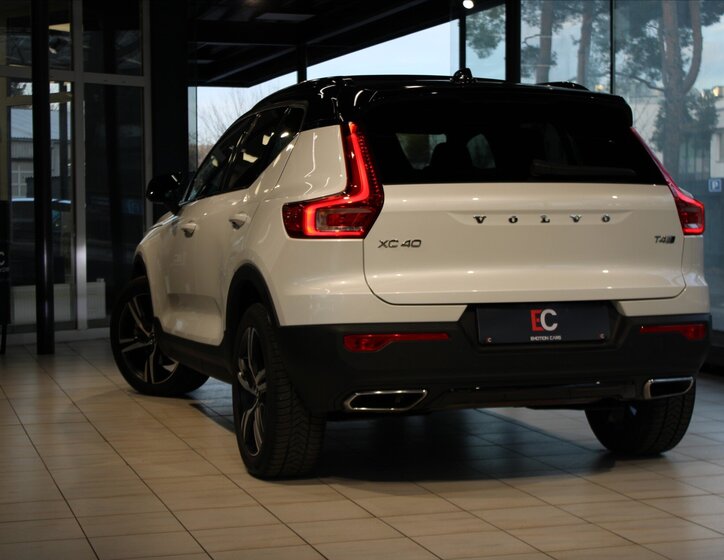 Volvo XC40 SUV / Terénní 2,0 l 140 kw