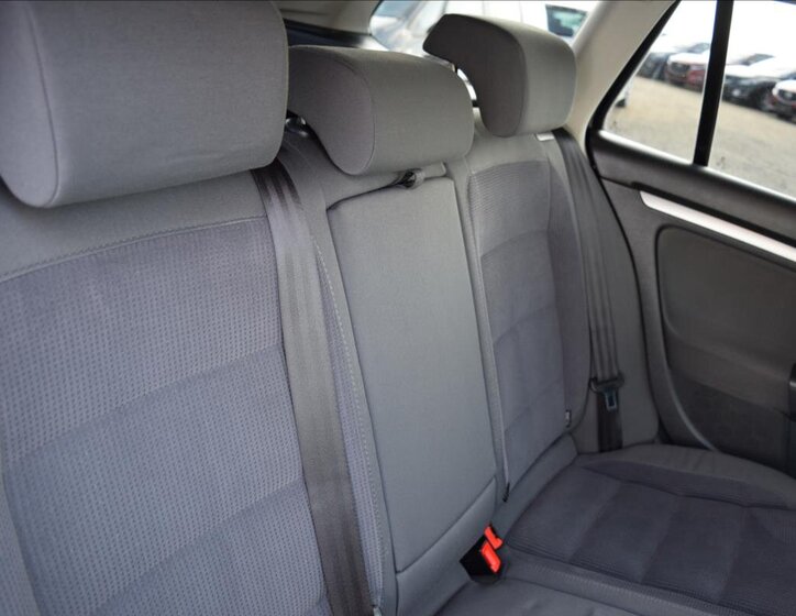 Volkswagen Golf Kombi 1,6 l 75 kw