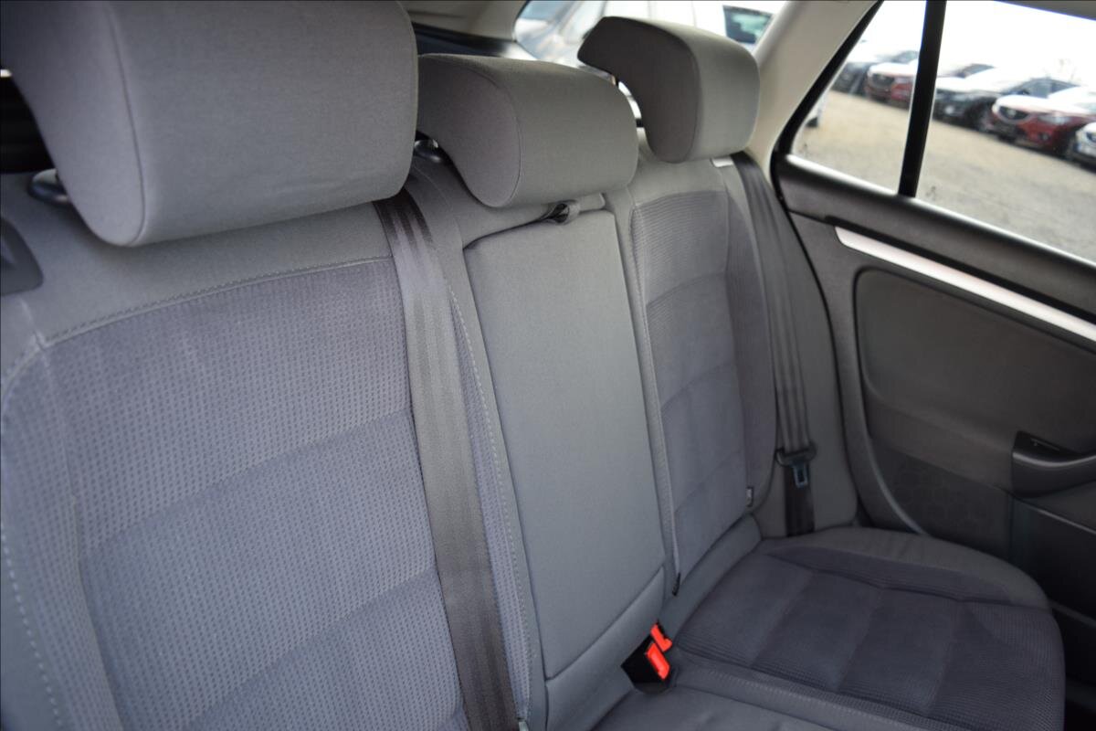 Volkswagen Golf Kombi 1,6 l 75 kw