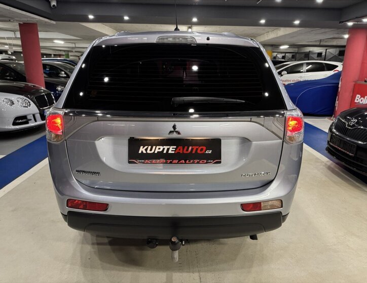 Mitsubishi Outlander SUV / Terénní 2,0 l 110 kw