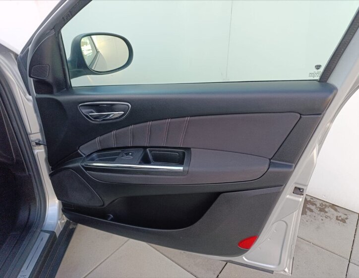 Lancia Delta Hatchback 1,6 l 88 kw